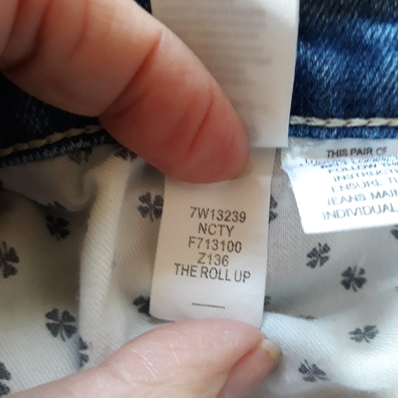 Lucky Brand Roll Up Shorts - Picture 8 of 8